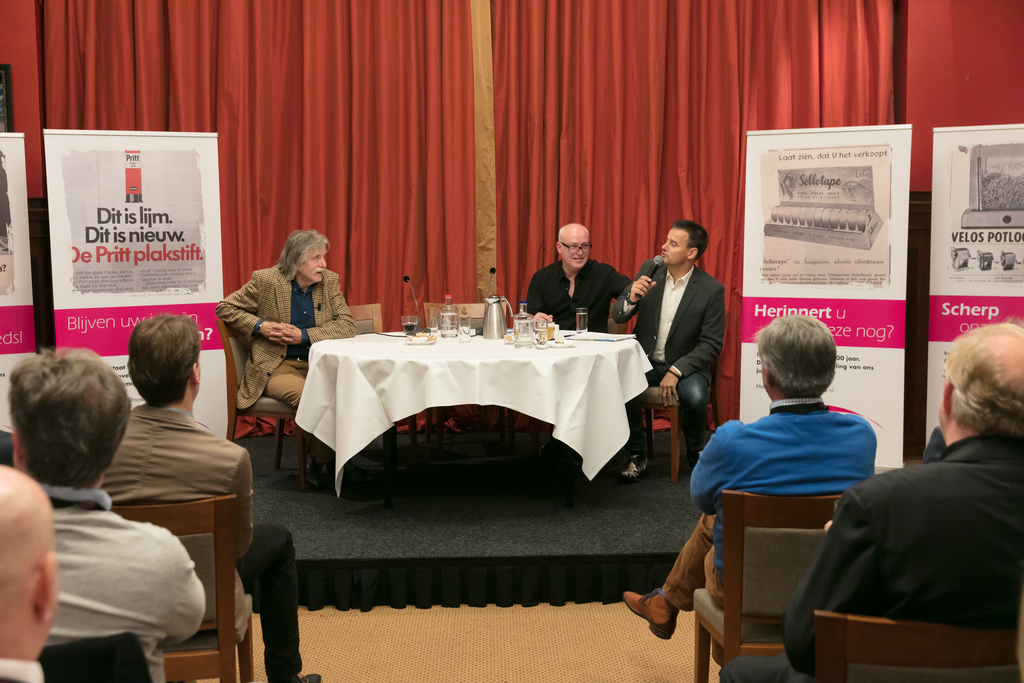 VI op locatie bij de Kantoorvakhandel.