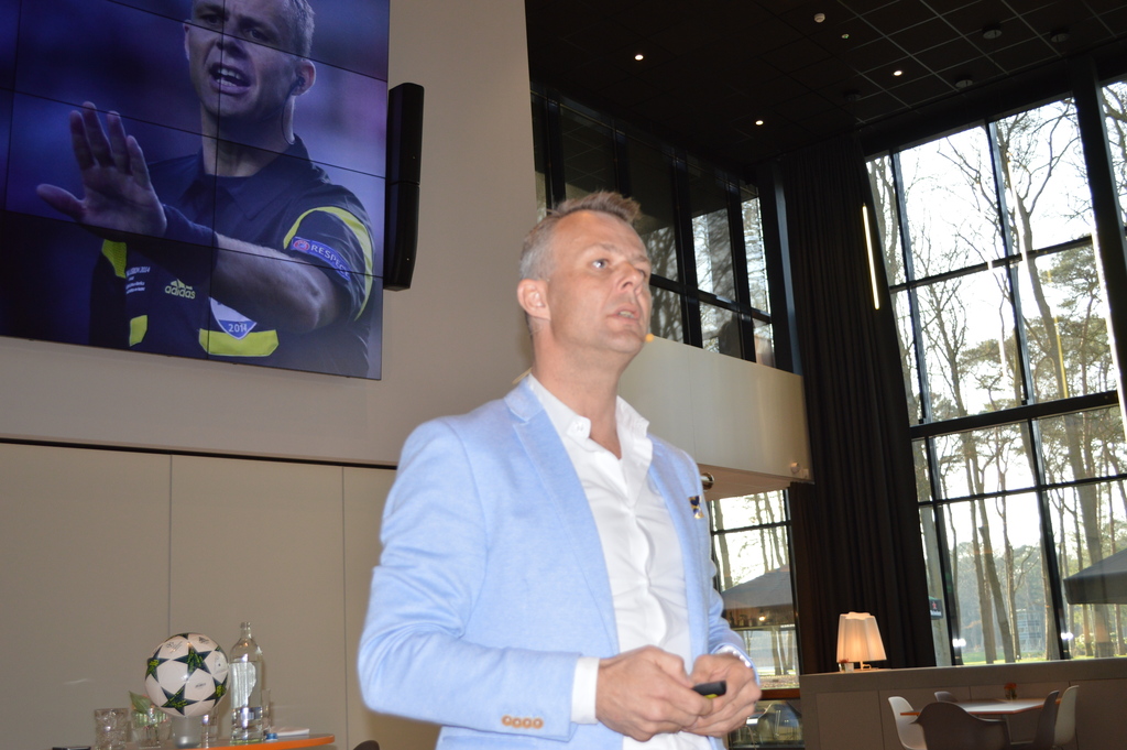 Björn Kuipers op KNVB-campus met Bouwend Nederland